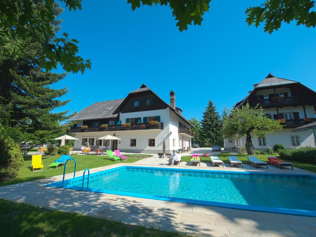 Bazén v ubytovaní Hotel Oremushof alebo v jeho blízkosti