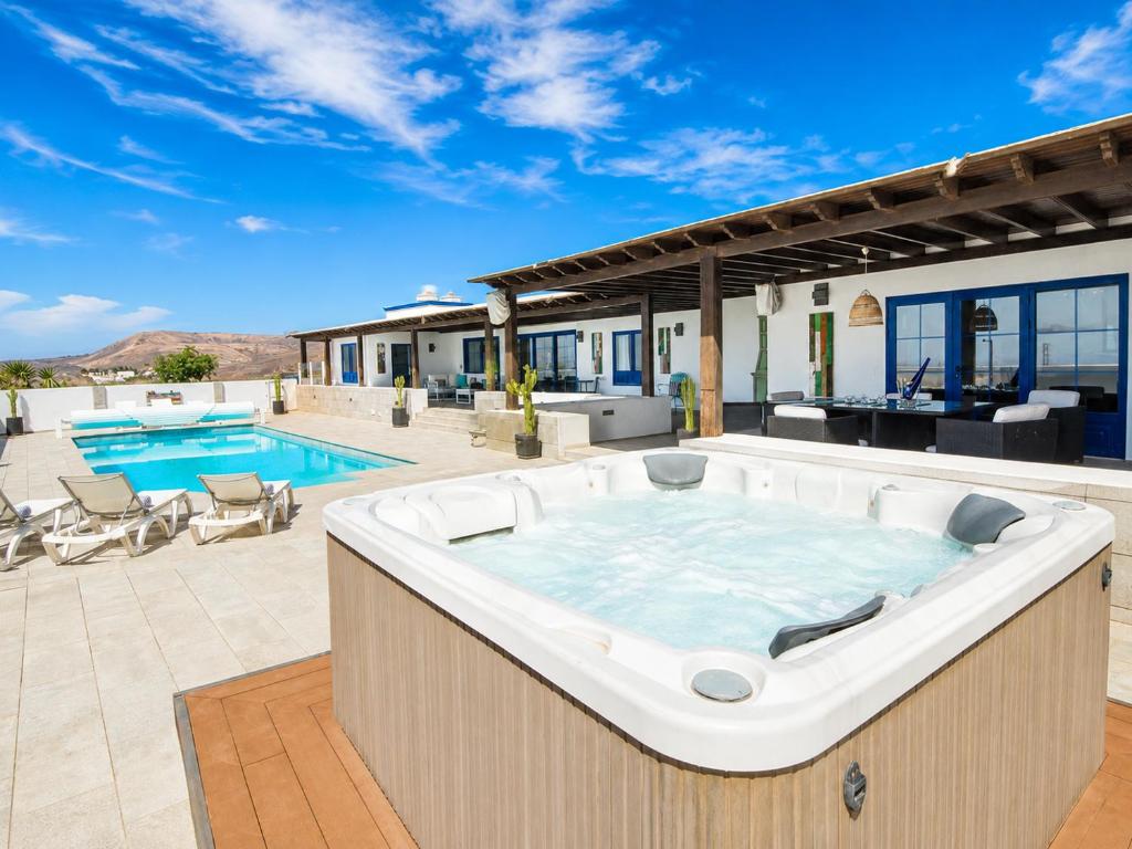 Villa Lucy - By AZ Rentals