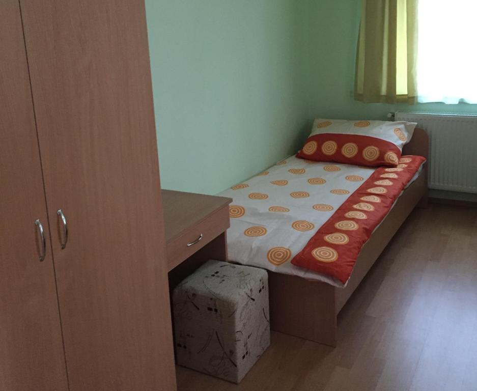 Łóżko lub łóżka w pokoju w obiekcie MAMRE Szálló