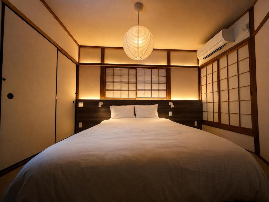 A secret hideout inn that reflects the starry sky