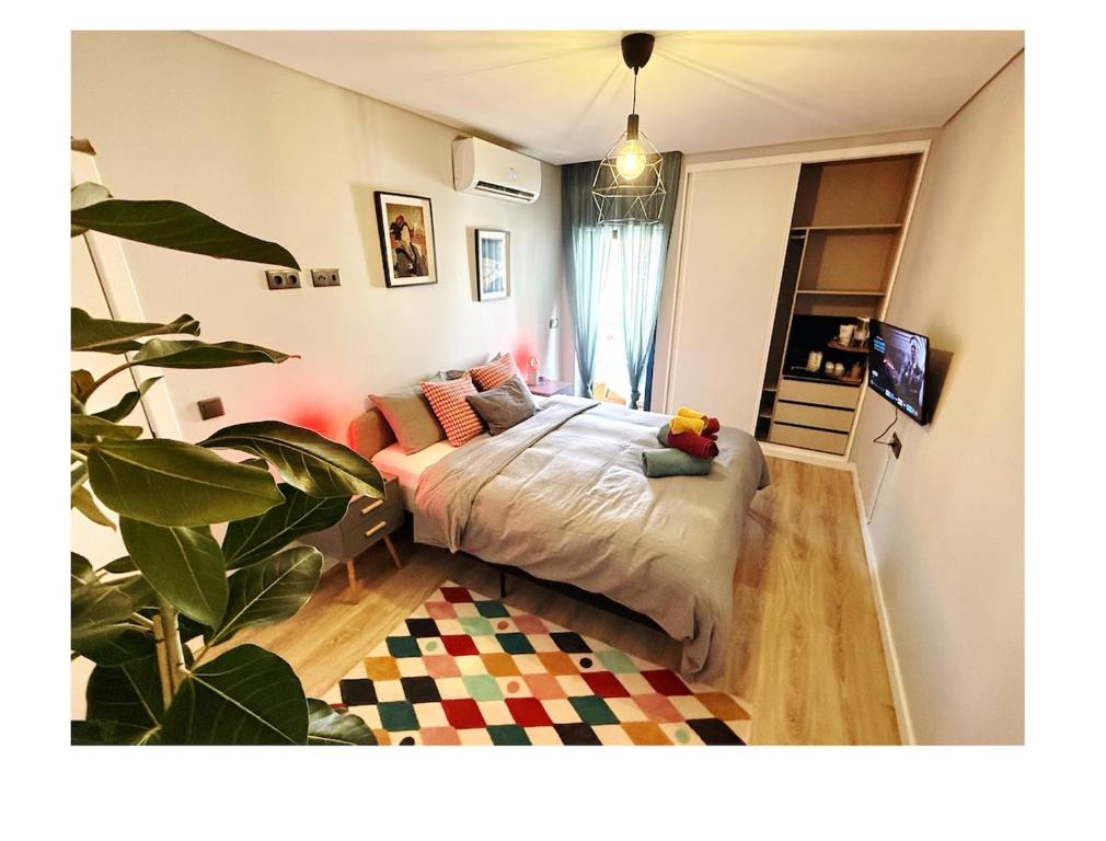 Ensuite Room with Private Balcony, Chill Flatshare
