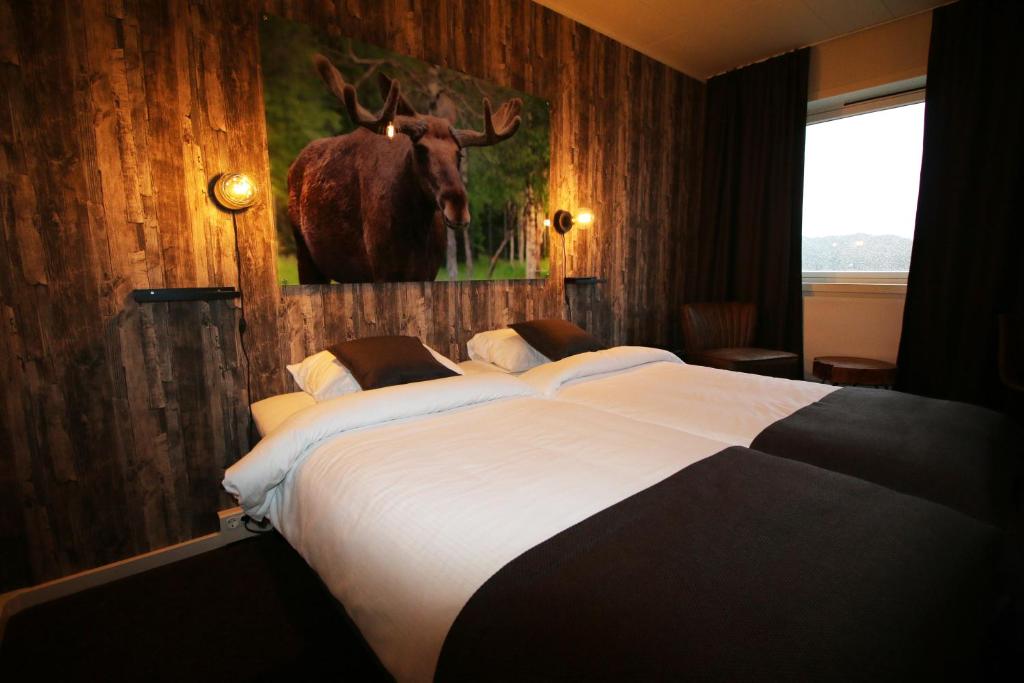 Postel nebo postele na pokoji v ubytování Bakkalandet Hotel