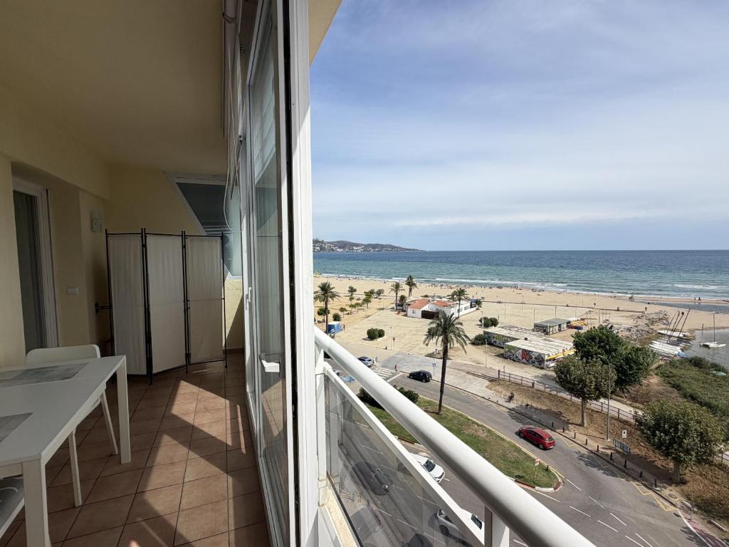 WELCS APARTAMENTO 439 EMP con vistas al mar