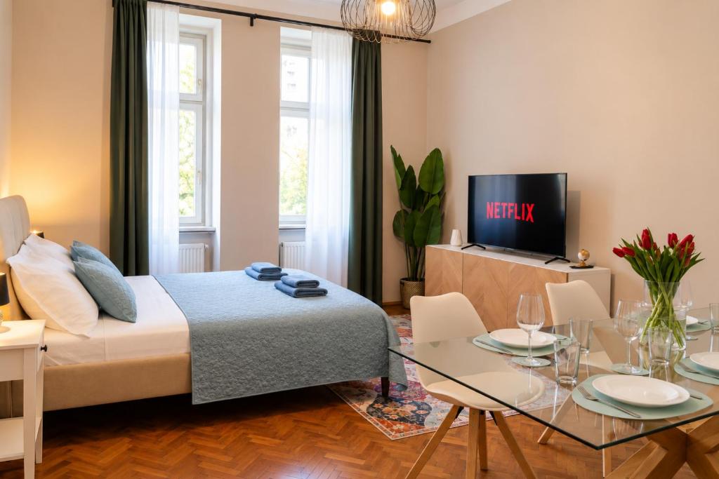Large Comfortable Apartment I 15 Minutes to City Center