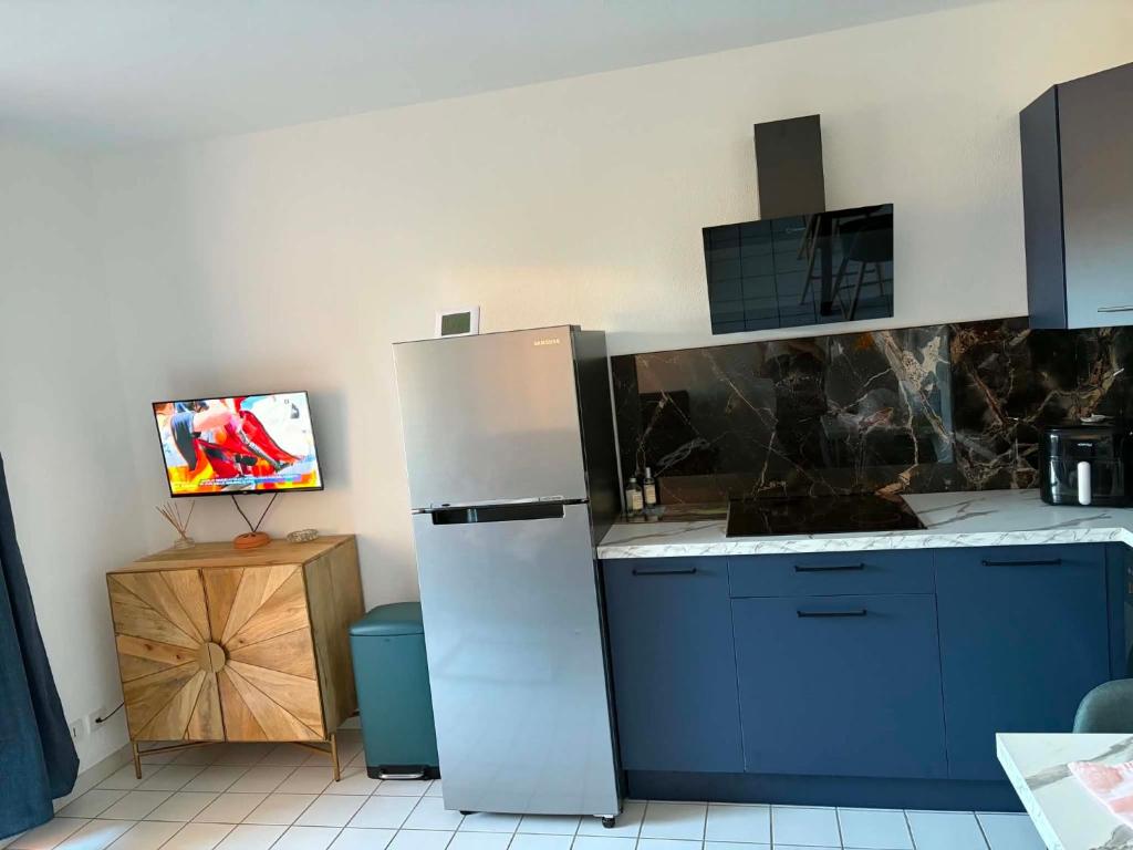 T2 en rez de jardin à 150m de la plage avec piscine et parking
