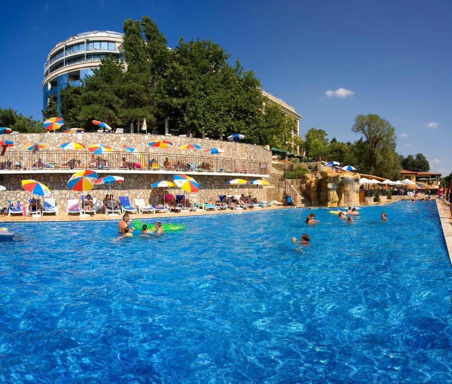 Elpida Beach