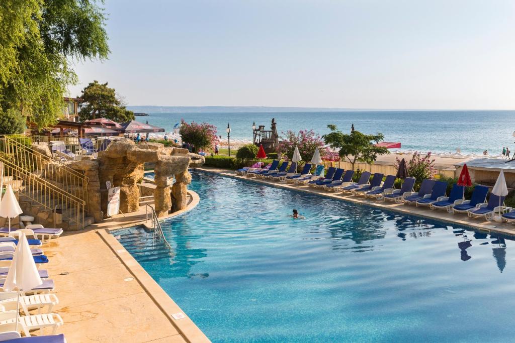 Elpida Beach