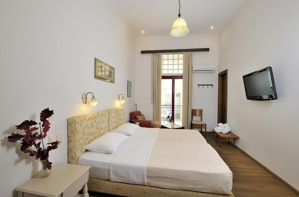 Posteľ alebo postele v izbe v ubytovaní Dryades & Orion Hotel