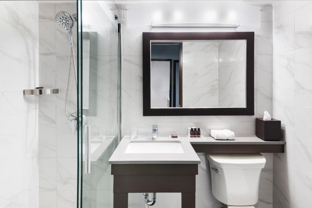 
Bachelor Suite with Two Queen Beds
