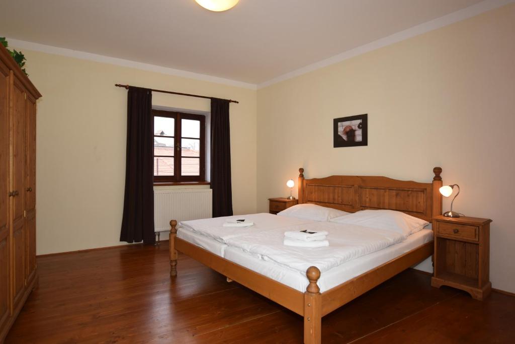 Postel nebo postele na pokoji v ubytování Pension Zámecká Apartmá - Castle Apartments