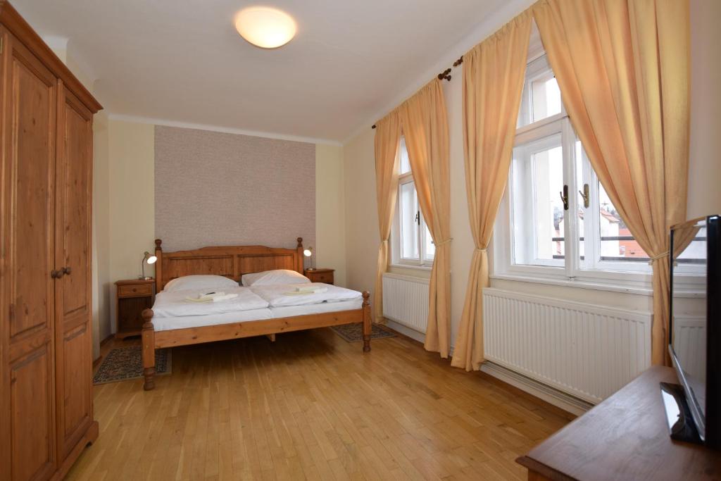 Postel nebo postele na pokoji v ubytování Pension Zámecká Apartmá - Castle Apartments