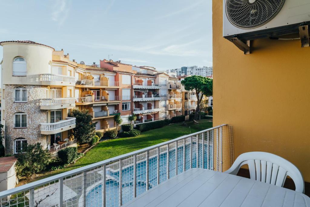 WELCS APARTAMENTO 497 EMP con terraza junto al mar