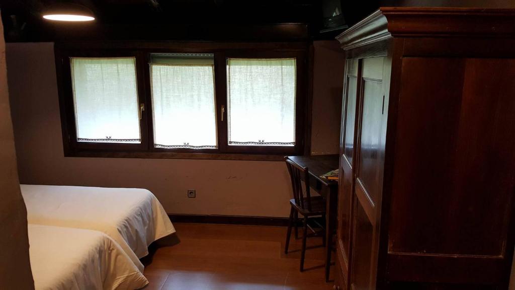 Postel nebo postele na pokoji v ubytování Hostal Itzalargikoborda