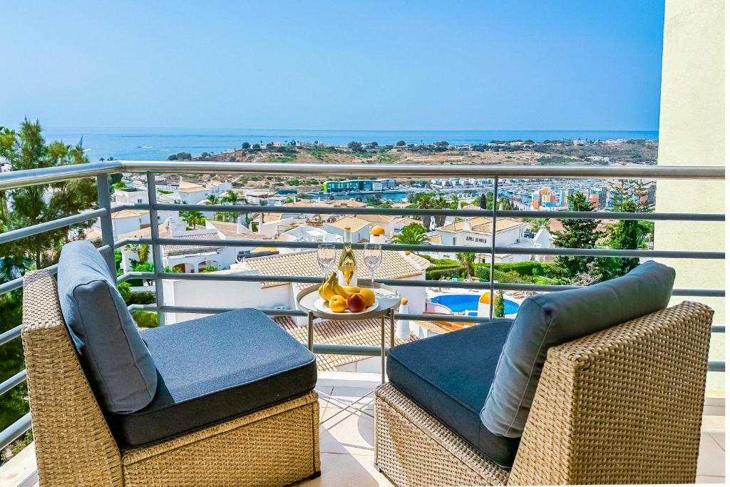BnB Homes Ocean view Apartment with 3 spacious Terraces, 2 Swimming pools & Tennis court