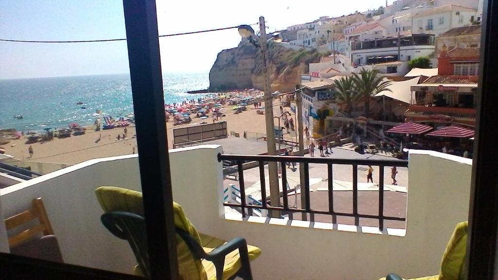 a view of the beach from a balcony of a resort at Apartamento na Praia in Carvoeiro