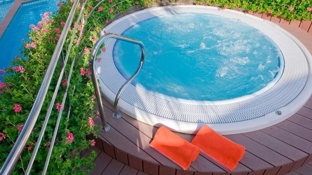 Bazén v ubytování KAKTUS Hotel Kaktus Playa - Adults Recommended nebo v jeho okolí