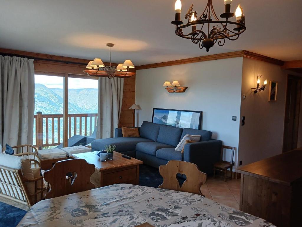 Résidence L'iseran - Spacieux 4 pièces, pieds des pistes, résidence haut de gamme avec piscine, vue splendide sur le Mont Blanc et terrasse Ouest. MAE-8921