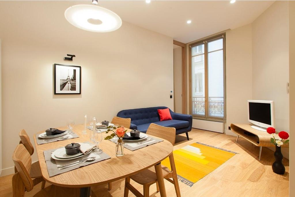 Cosy 1BR apartment with AC, next to Avenue Montaigne