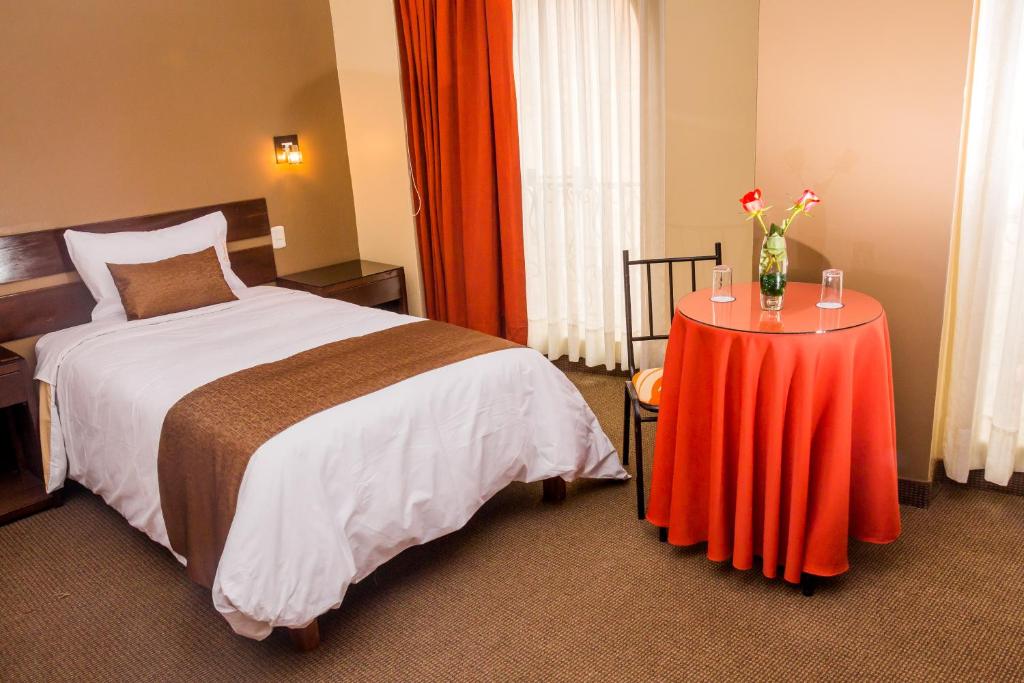 Postel nebo postele na pokoji v ubytování UTASA VILLA REAL inn