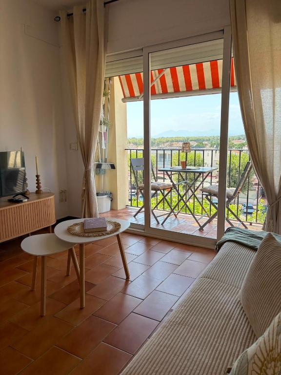 Cozy Apartment with Pool Near the Beach