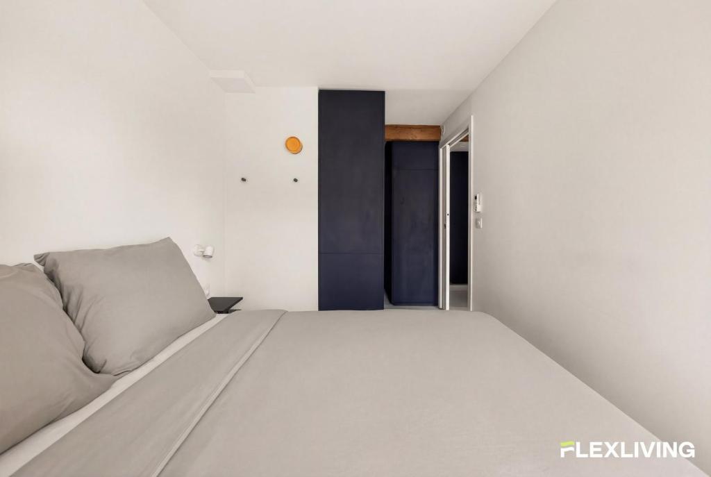 Bright T2 with balcony and Paris rooftop views 9th district