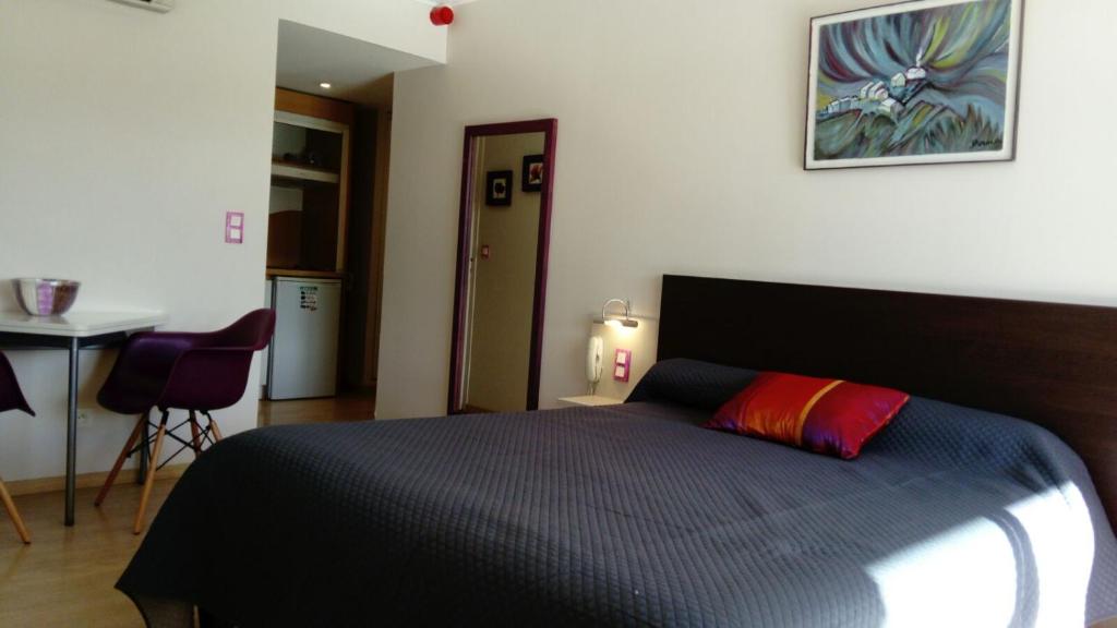 Postel nebo postele na pokoji v ubytování Hôtel Résidence Bergara