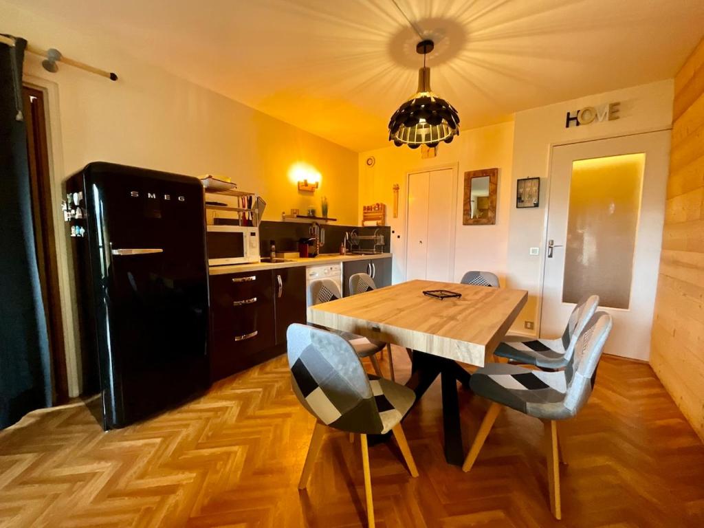 Les Xettes, beautiful chalet-style apartment & balcony