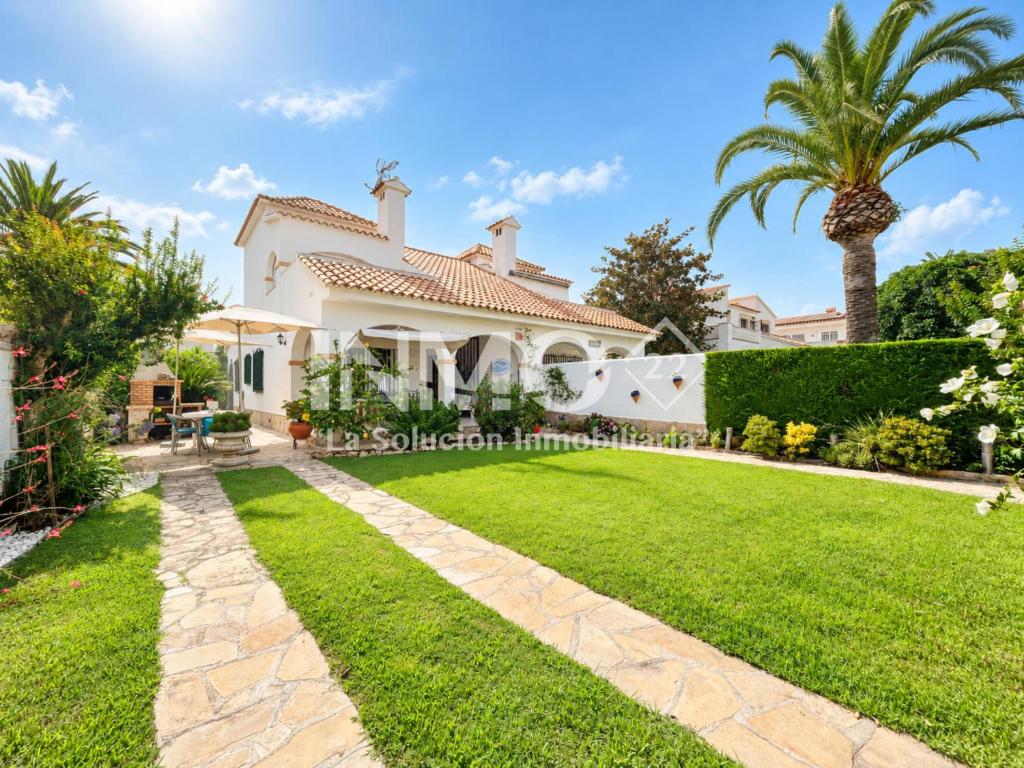 Casa con jardín a pocos metros de la playa 112D - INMO22