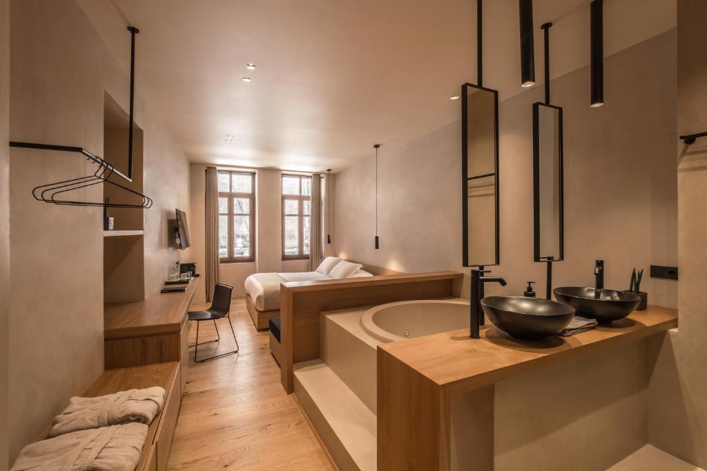 M Suites