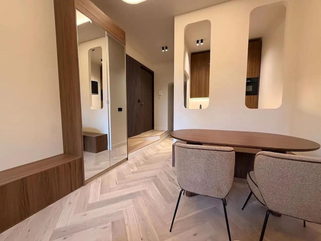 Champs-Élysées Apartment