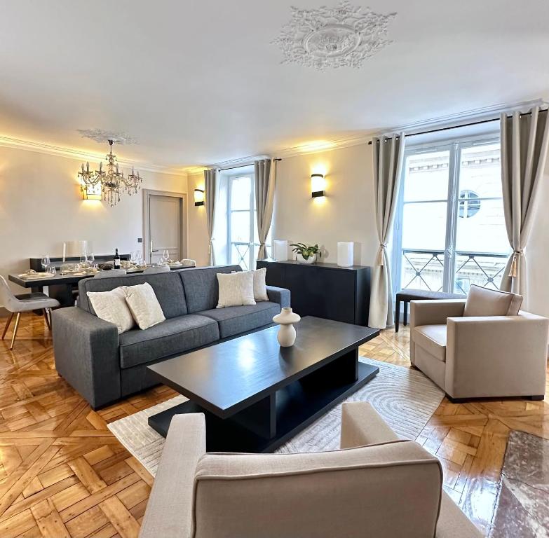 Luxembourg Gardens Prestige flat for 8 lift 4 BR