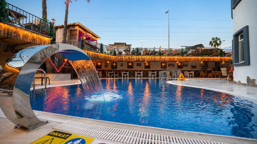 لابی و فضای عمومی Side Meryam Suit Deluxe Hotel - تصویر ۵