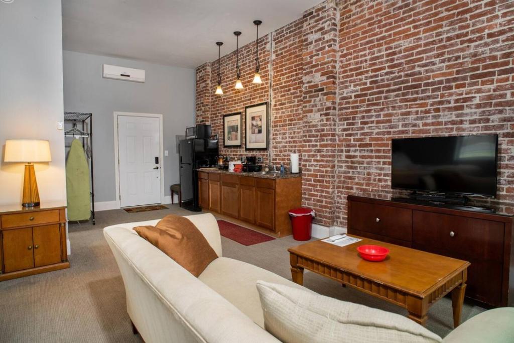 202 Bright Studio Apt l DT Indy l Mid to Long Term, Indianápolis ...