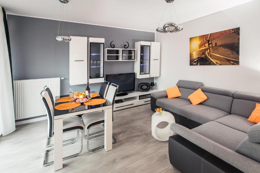 Holidays Home Apartamenty Chmielna - One-Bedroom Apartment With Balcony