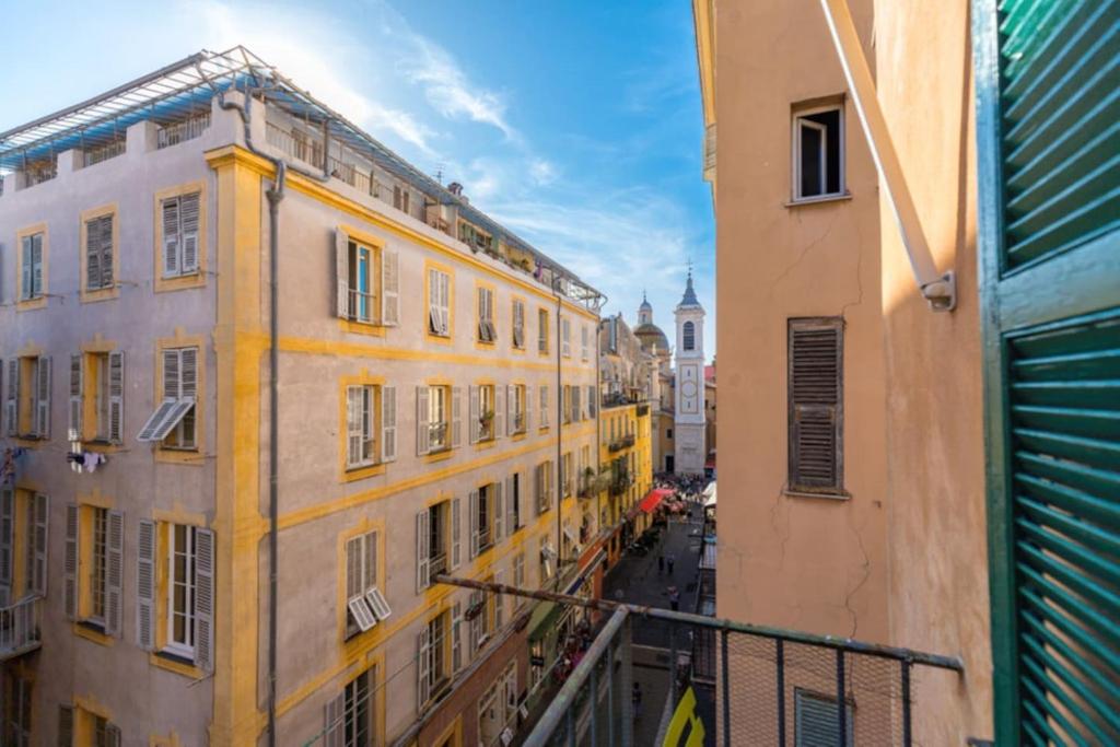 Mobility Lease 2br 2ba 2 kitchens 2 balconies in Old Town