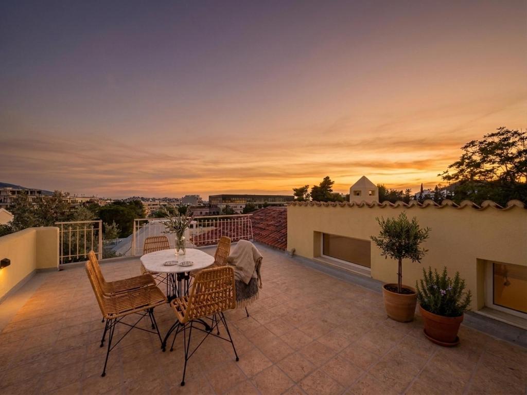 Under the Acropolis Plaka Luxury Apartment
