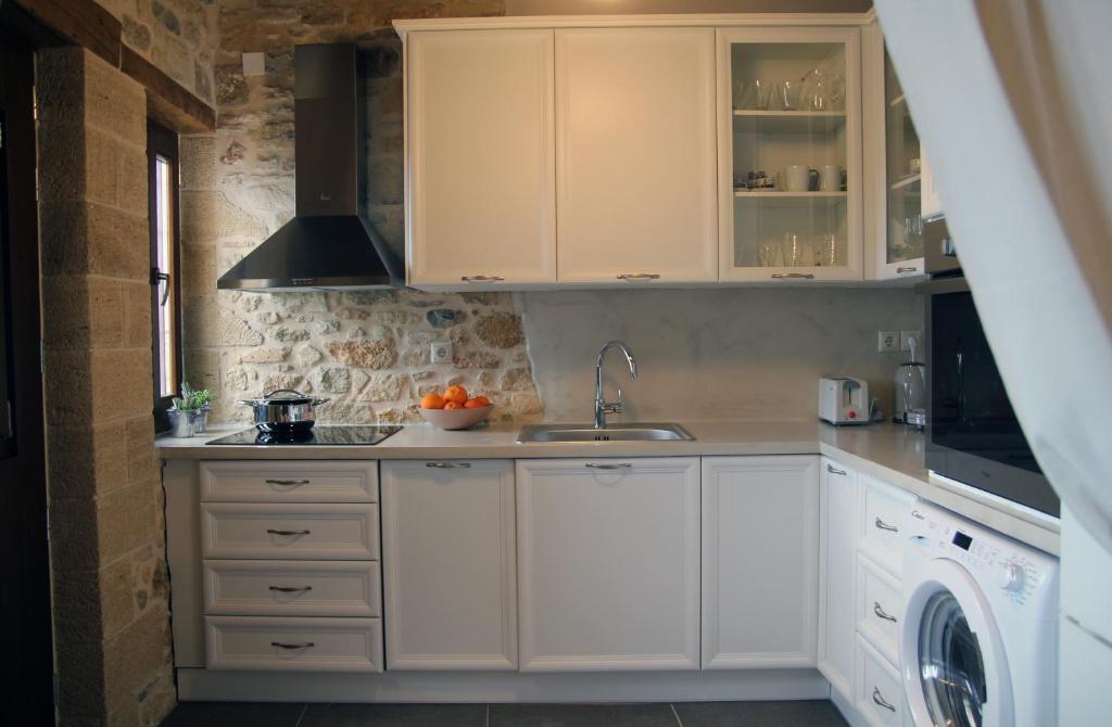 Kuchyň nebo kuchyňský kout v ubytování Villa Meli-milon