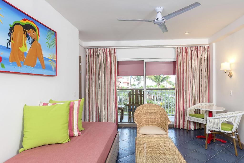 Posezení v ubytování Decameron Isleño - All Inclusive
