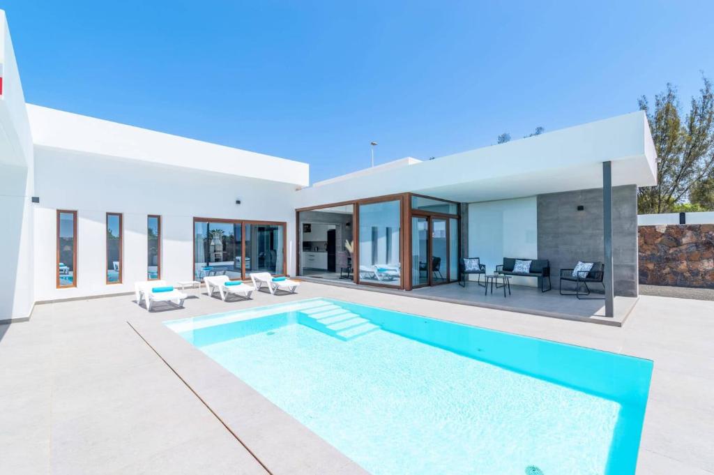 Villa Malvasia Sol by Villa Plus