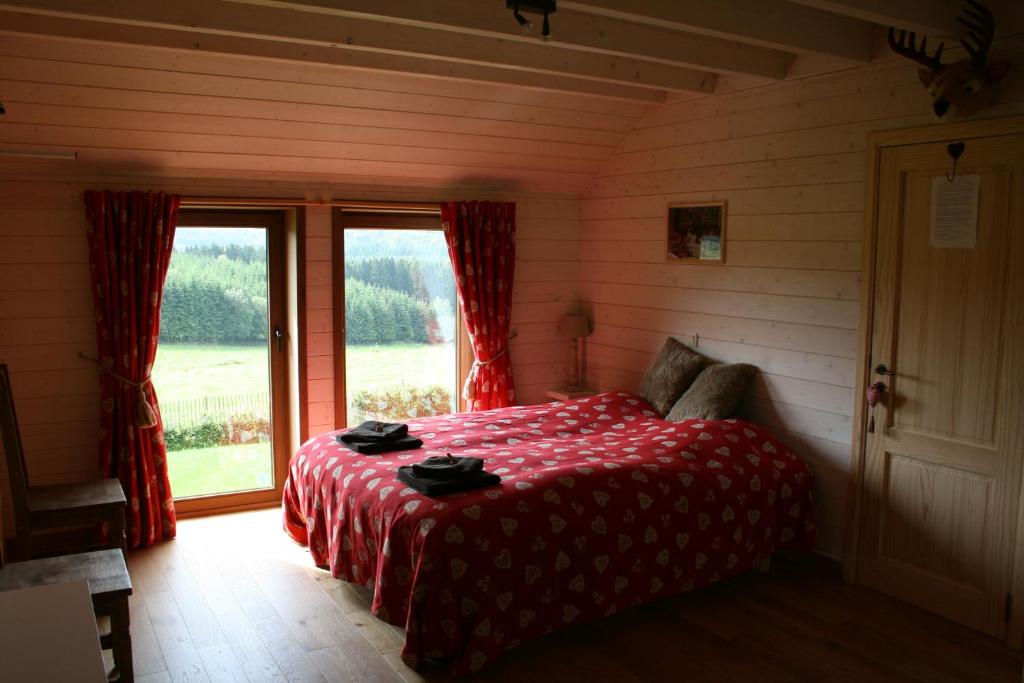Posteľ alebo postele v izbe v ubytovaní Chambres d'Hôtes Les Trappeurs silence & nature