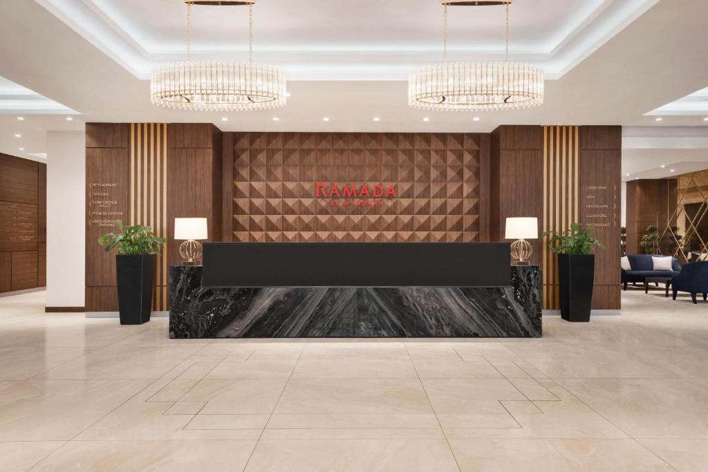 فضای داخلی Ramada Hotel & Suites by Wyndham Yerevan در ایروان - تصویر ۳