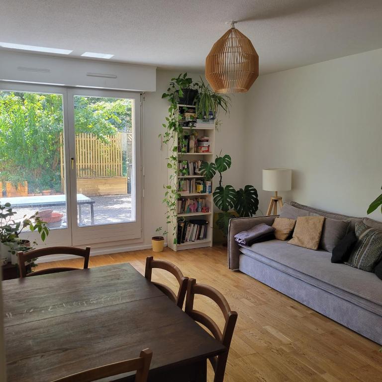 Quiet apartment near the station and city center