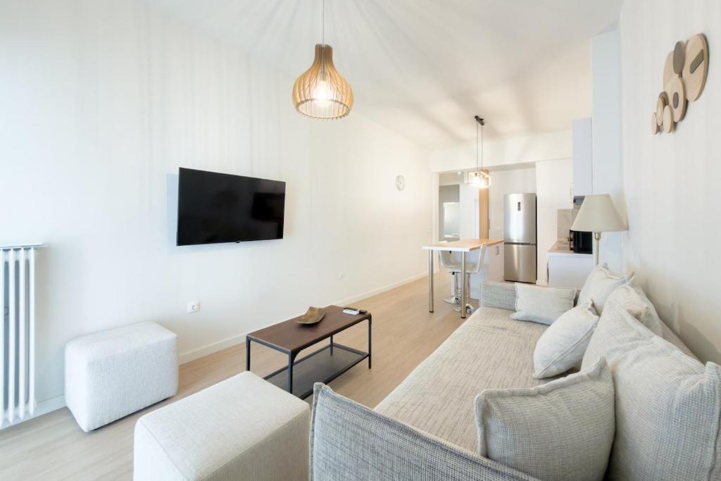 Ambient Living Koukaki 2BR Near Acropolis