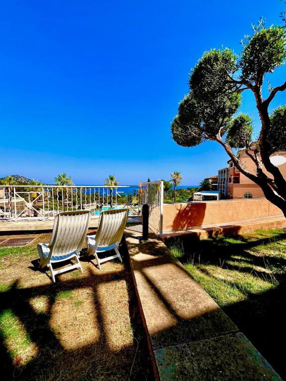 Ground floor with sea view and pools in Cap Esterel