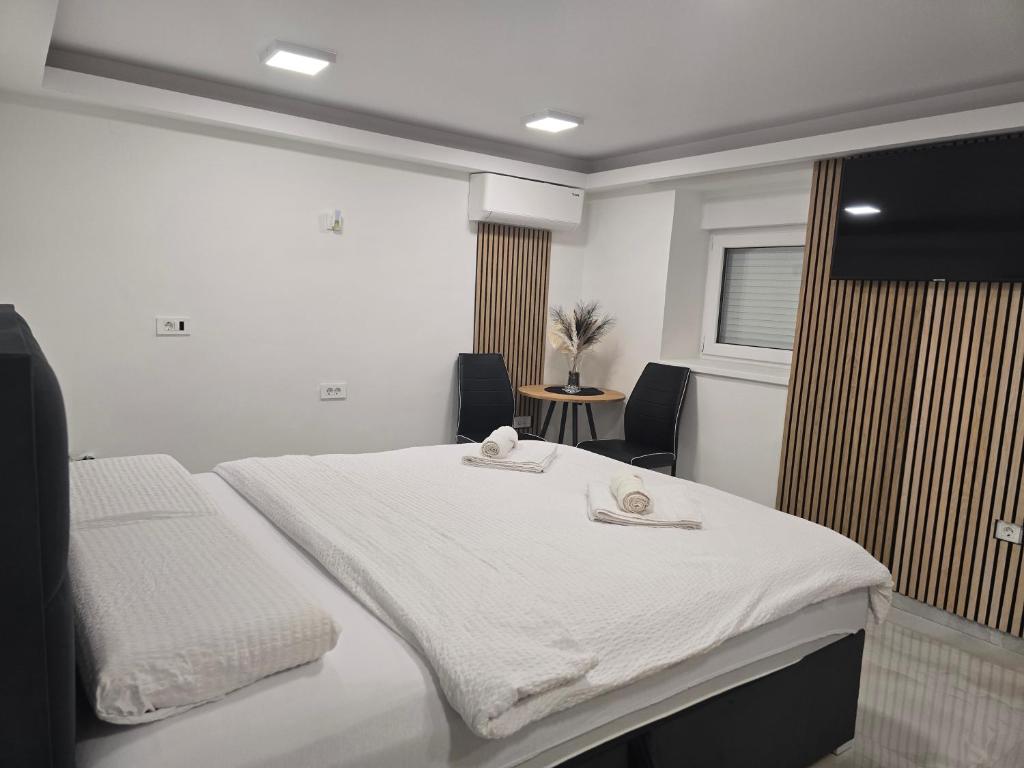 Jacuzzi & Sauna Edy room - city center