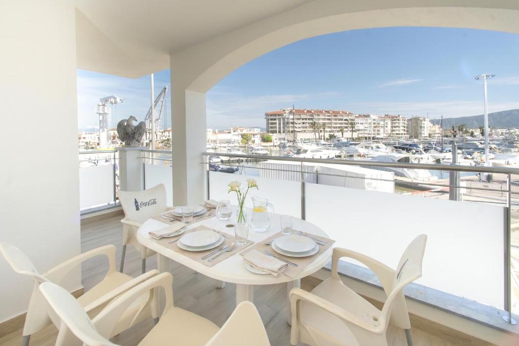 WELCS APARTAMENTO 453 EMP con terraza y vista al c