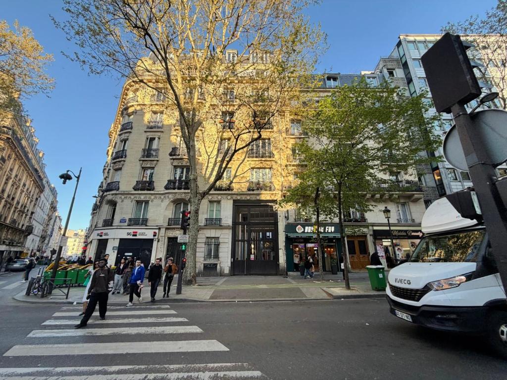 Charming T1bis bright Paris 18