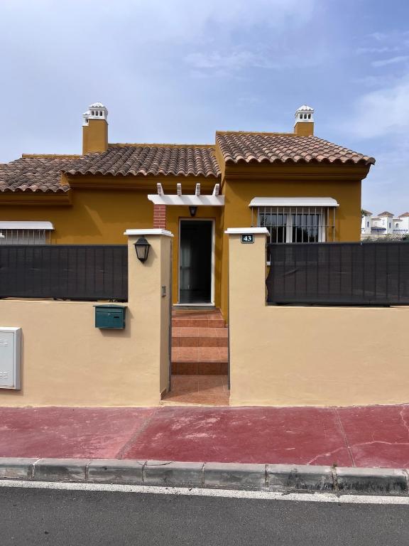 AE7 - Townhouse for 5 with Private Garage and Year-Round Pool - Terrace and AC