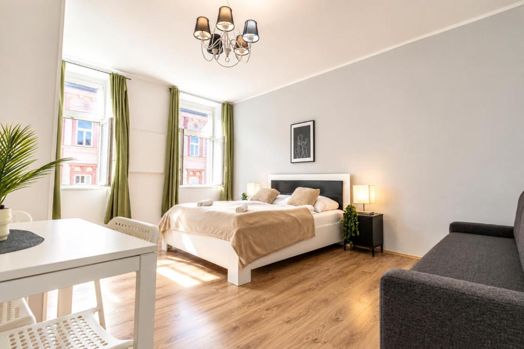 Spacious 2BR Apartment - Affordable Long-Stay Option