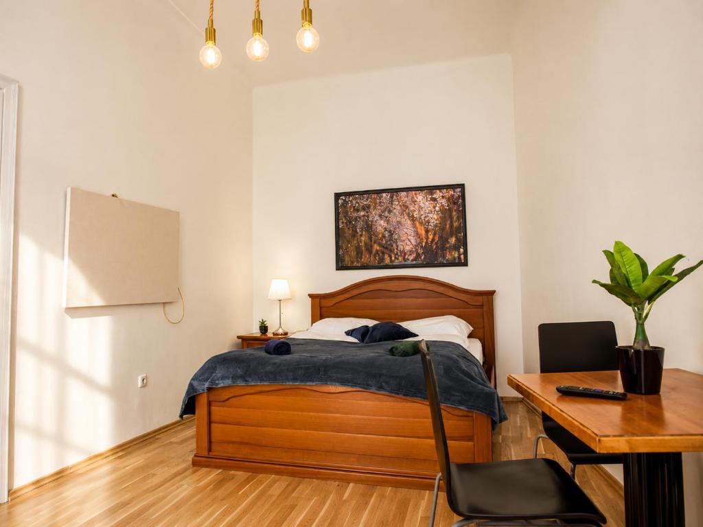 Cozy 1BR Apt &Smart TV, WIFI, For Long Stay